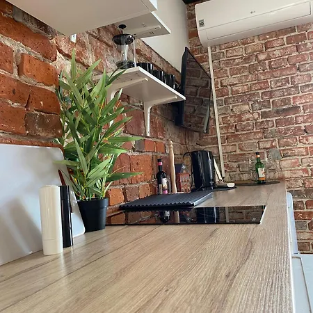 Apartment High Five *