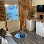 Apartment High Five